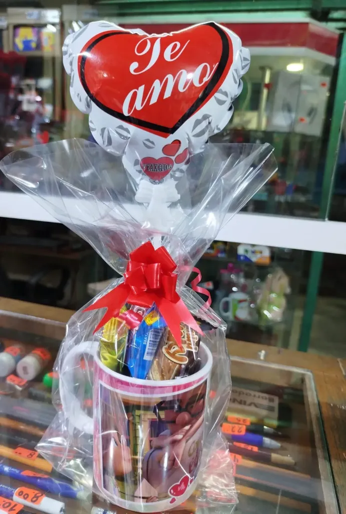 Taza con chocolates